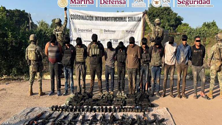 Marina desplegó un operativo tras enfrentamiento en La Vuelta, Navolato, en donde detuvieron a 13 personas.