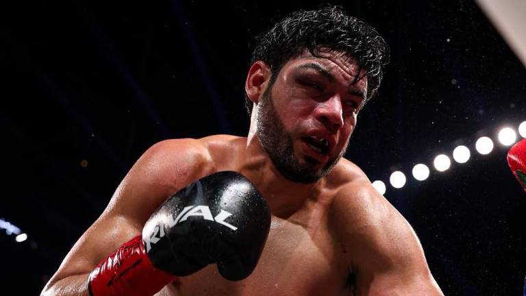 Gilberto “Zurdo” Ramírez evitó lesiones mayores en el rostro tras su combate del pasado sábado.