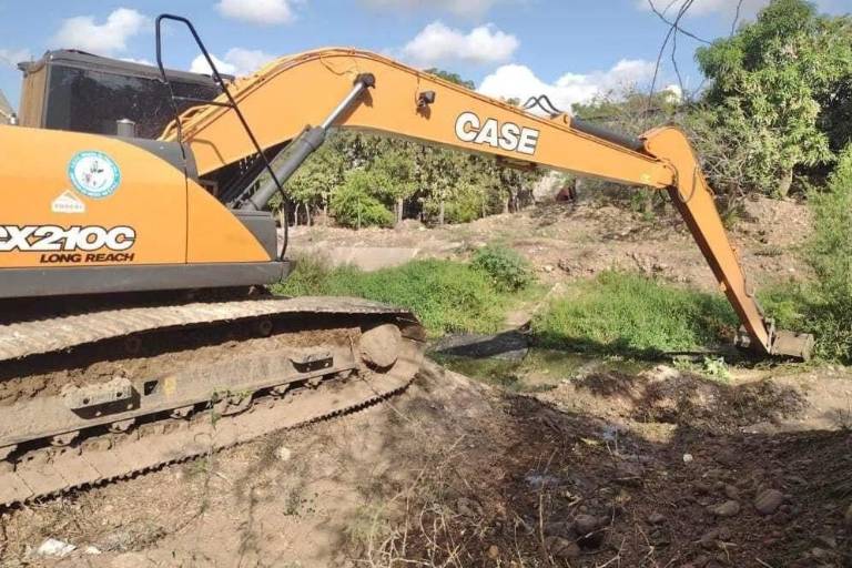 Desazolvan canales y drenes en Elota