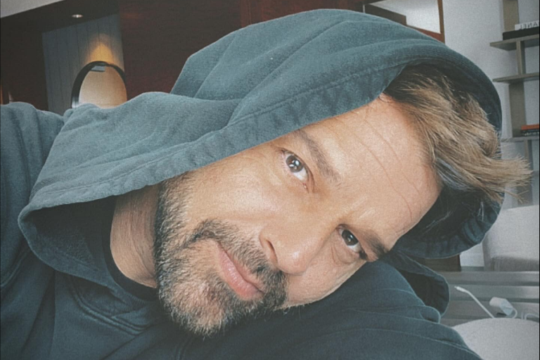 Pide sobrino de Ricky Martin retirar contrademanda contra el cantante