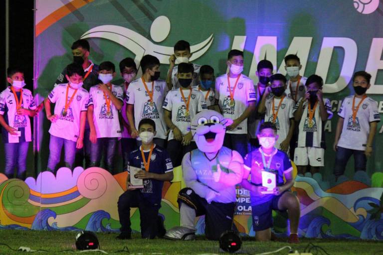 Liga Imdem de Futbol baja su telón con ceremonia de premiación