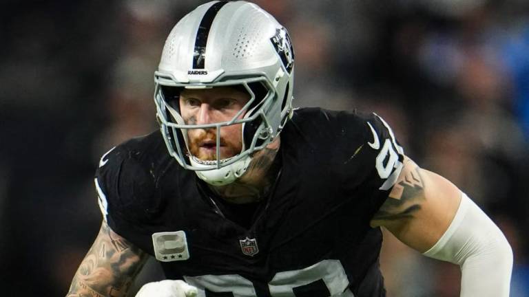 Maxx Crosby se quedará en los Raiders, luego de caerse su cambio a los Ravens.