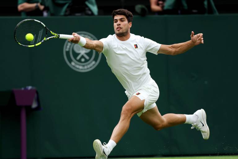Alcaraz sube el nivel ante Rublev en Wimbledon