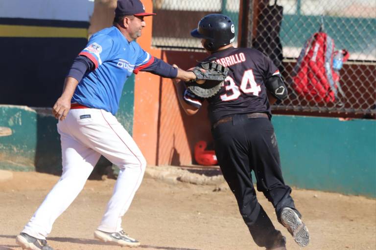 Team Zurdo Ramírez apalea a rival, en Liga de Meseros