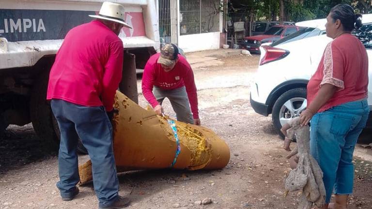 Personal de Servicios Públicos recorrió la colonia Adolfo Ruiz Cortínes para retirar muebles, llantas y otros objetos.