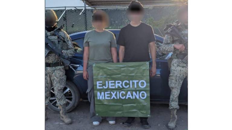 Las dos personas detenidas, junto con las armas y los objetos asegurados, quedaron a disposición del Ministerio Público Federal.