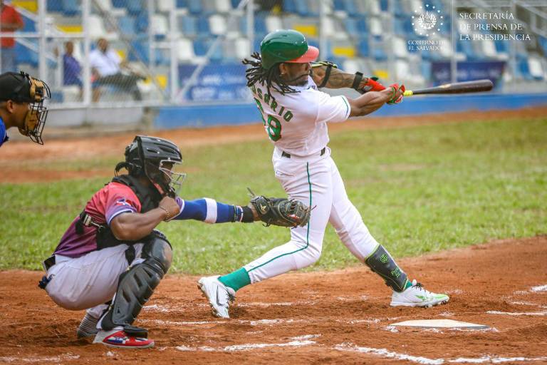 Dominicana acaba con el invicto de México en San Salvador 2023