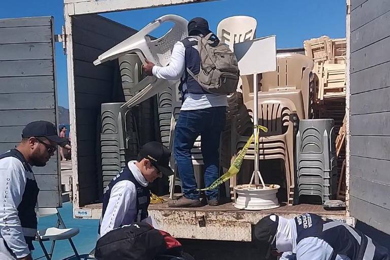 Retiene Oficialía Mayor más de 400 bancos y sillas en el malecón de Mazatlán