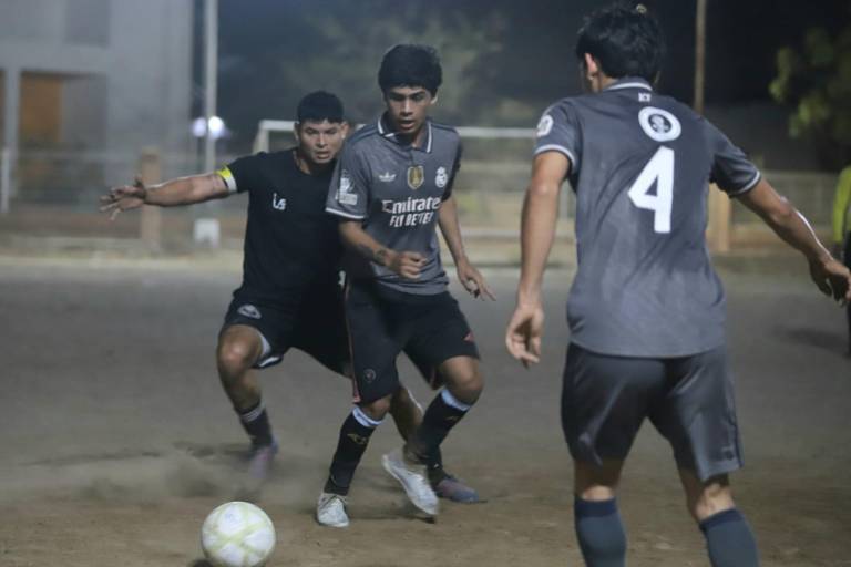 Federales golea a Enfermeros en Intercanchas 2025