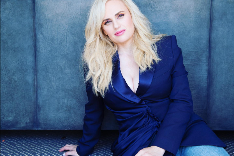 Rebel Wilson y Ramona Agruma se comprometen en Disneyland