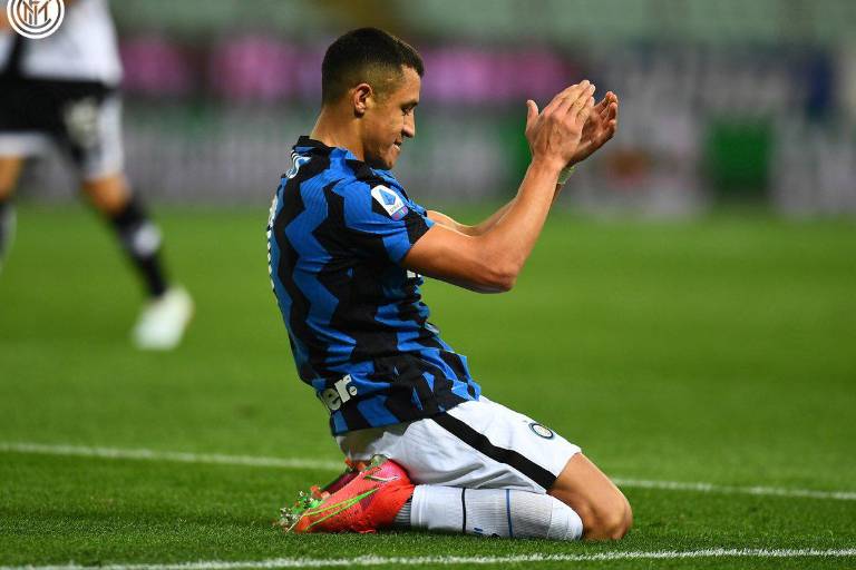 Alexis Sánchez marca doblete para conducir la victoria del Inter de Milán 2-1 sobre el Parma
