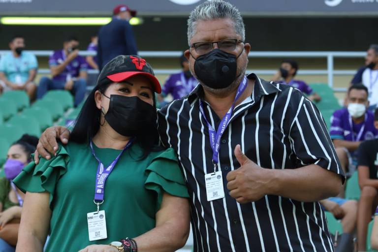 Mazatlecos disfrutan del partido de Mazatlán FC contra Pachuca en el Kraken