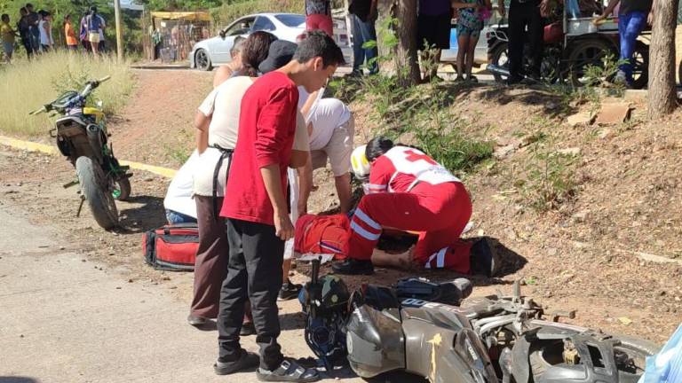 Choque entre dos motocicletas deja tres heridos, en la colonia Flores Magón en Mazatlán