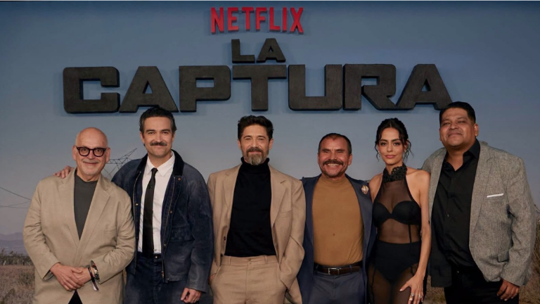 Actores junto al director en la premier del filme.