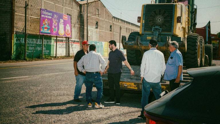El Gobierno del Estado envió maquinaria a Escuinapa para iniciar trabajos de mejoramiento de calles y limpieza de drenes.