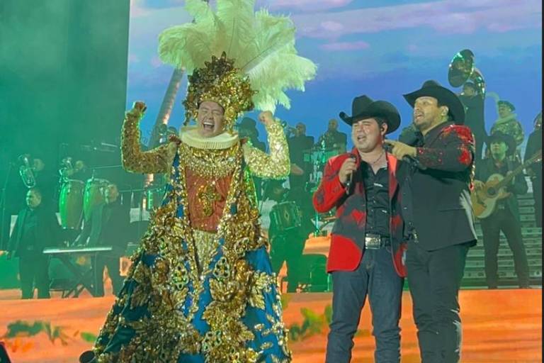 Abren la fiesta carnavalera Julión Álvarez y Alfredo Olivas con el Rey de la Alegría Héctor II