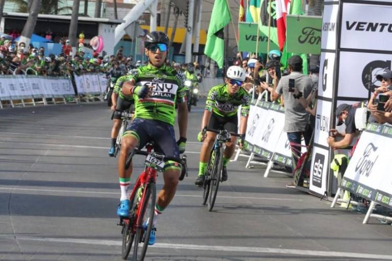 José Alfredo Aguirre Infante gana en los 140 km de la carrera ciclista GFNY Mazatlán 2021