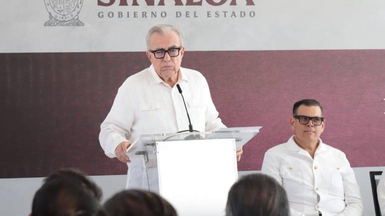 El Gobernador de Sinaloa anunció cambios en la dirección del penal de Aguaruto, admitió posibles complicidades internas y prometió vigilancia permanente.