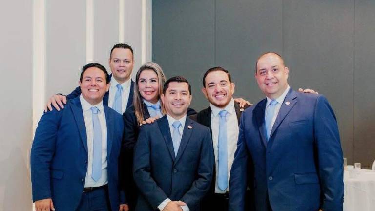 Juan Pablo Vega, Roberto Arvizu, Mónica Valenzuela, Guillermo Andrade, Josué Flores y Marco Osuna, integrantes de la nueva mesa directiva.