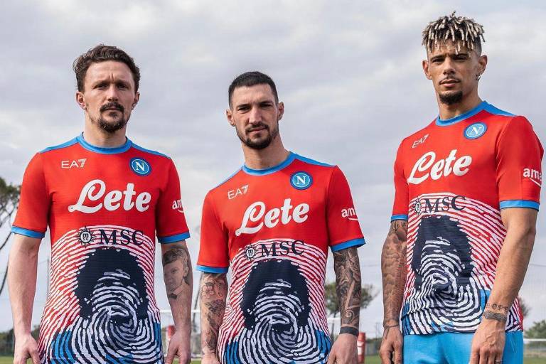 Napoli subastará camisetas dedicadas a Maradona para ayudar a refugiados ucranianos