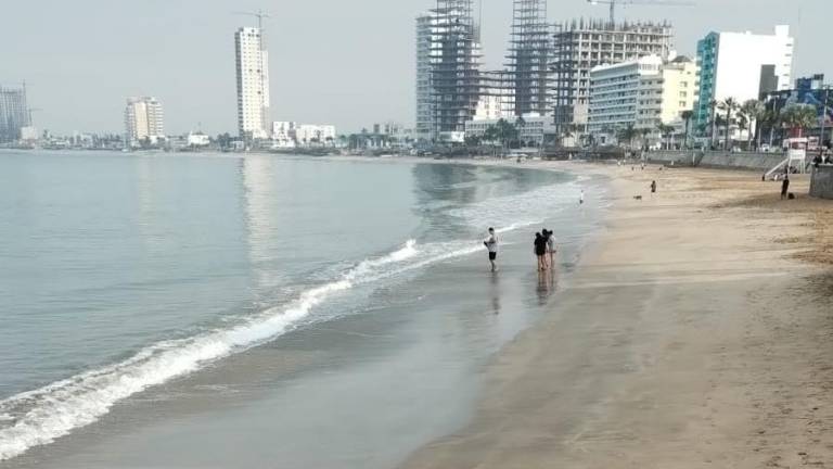 Playas de Mazatlán, en condiciones favorables para los bañistas este domingo