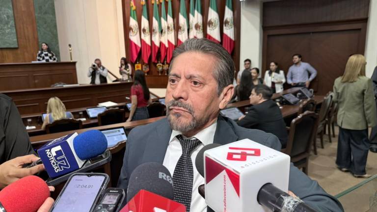 El Presidente de la Junta de Coordinación Política del Congreso de Sinaloa, Eligio López Portillo, explica los plazos para el Informe de Gobiern.