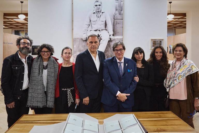 Netflix entrega los guiones originales de ‘Cien años de soledad’ a la Biblioteca Nacional de Colombia