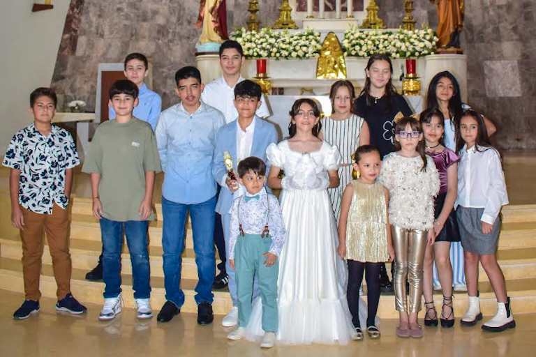 Realizan Itzia e Isaías Armienta Higuera su primera comunión