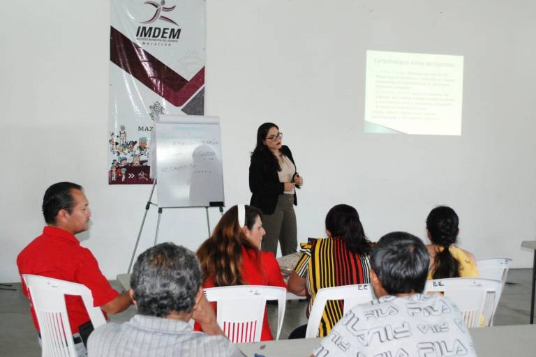 Aprenden entrenadores sobre Nutrición en la Actividad Física y el Deporte