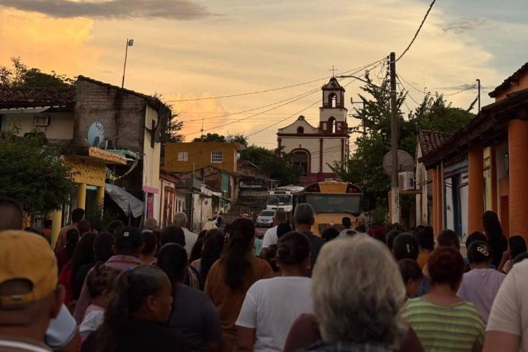 Pese a condiciones de inseguridad, Matatán mantiene vivas sus tradiciones