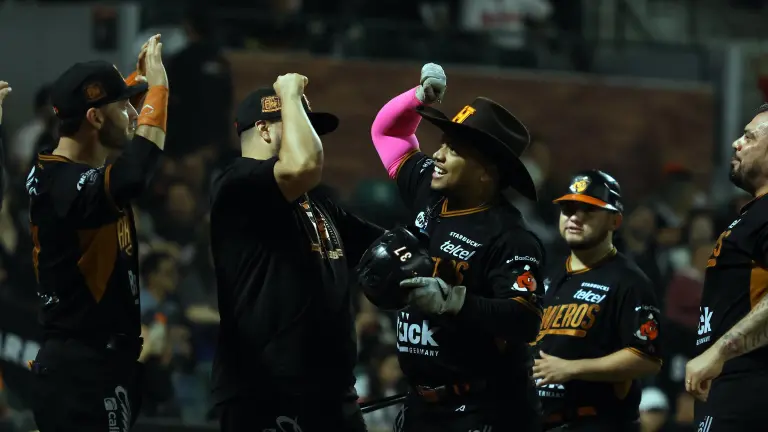 Naranjeros pega primero.