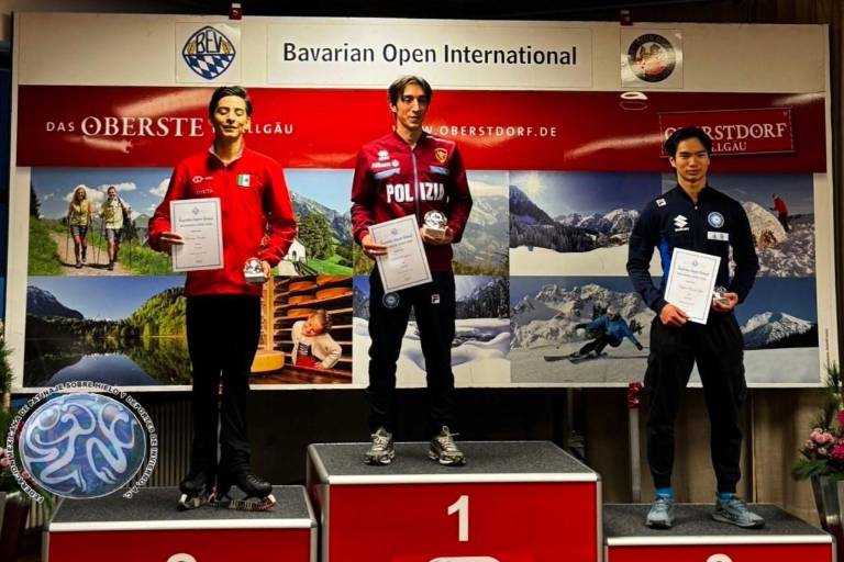 Donovan Carrillo abre año con plata en el Bavarian Open 2025 de patinaje artístico sobre hielo