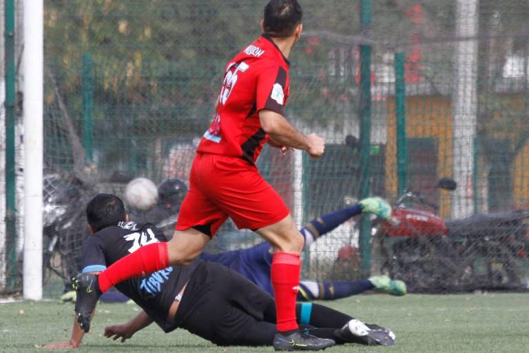 Fire Máster golea y continúa al acecho del líder en la Primera Fuerza