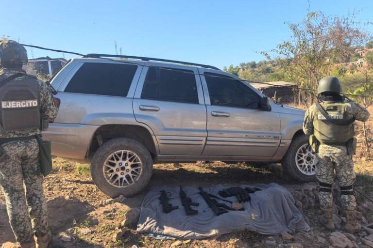Aseguran vehículos y armamentos en distintos puntos de Culiacán