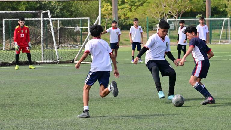 Uno de los duelos más destacados fue el triunfo de la Escuela Primaria Bicentenario que se impuso 8-2 a la Primaria Ignacio Manuel Altamirano.