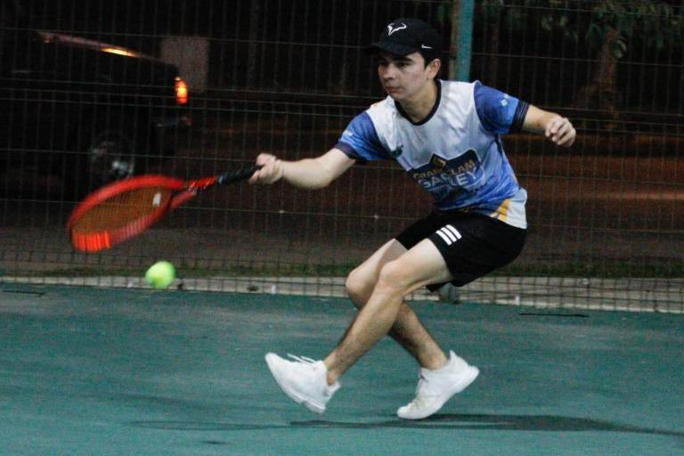 Armando Leal suma puntos para Culiacán en Tenis Escalera Garley