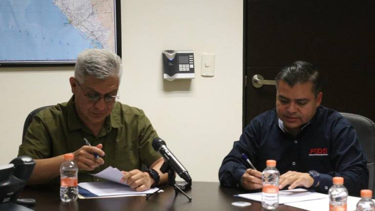 El acto en que se firmó el convenio fue encabezado por el titular de Seguridad Pública, Cristóbal Castañeda Camarillo, y del PIDS, David Eduardo Vargas Rodríguez.