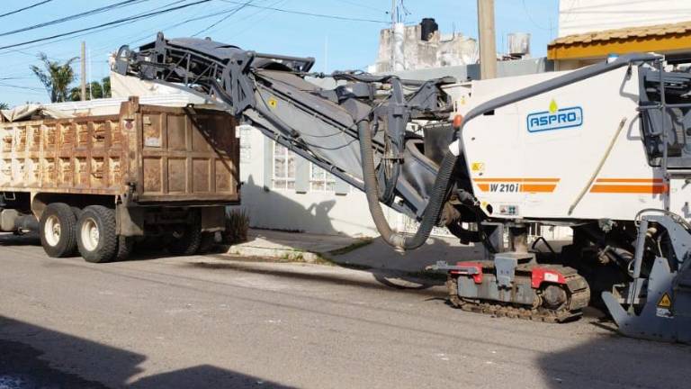 Vecinos del fraccionamiento Estadio señalaron que en lugar de hacer trabajos de pavimentación, se debió arreglar el drenaje que permanece colapsado.
