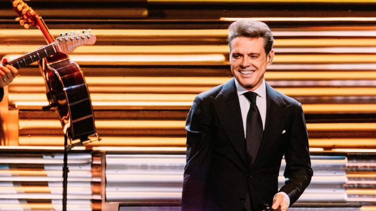 Luis Miguel tuvo que ser hospitalizado en Chile.