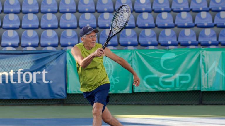 Sotero Arias y Ernesto Pérez se imponen en el segundo día del ‘Bajo Techo’ de tenis