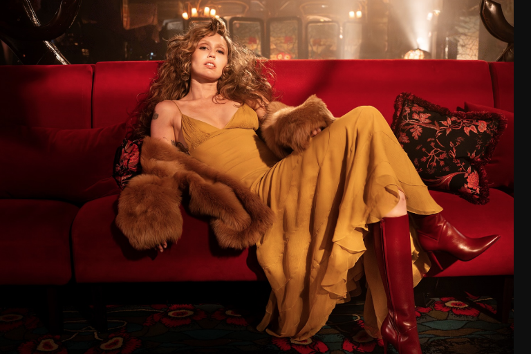 Lanza Miley Cyrus la película de su concierto exclusivo en París