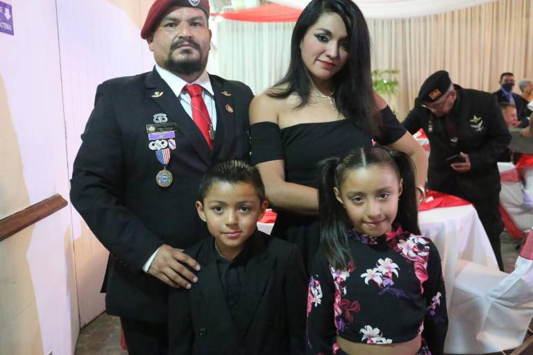 Tienen Convención de Paracaidistas Militares, Marinos y Deportivos en el puerto