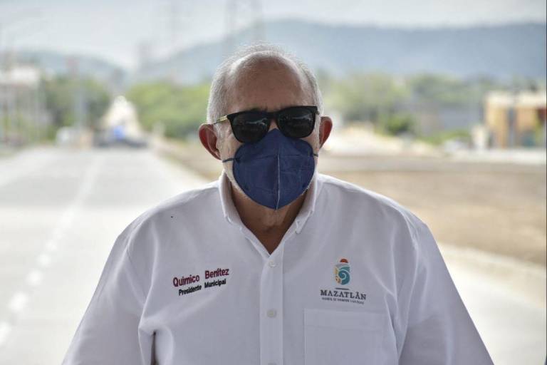 ‘El Químico’ anuncia que va a Texas a recoger medio millón de vacunas contra el Covid que le regalarán a Mazatlán