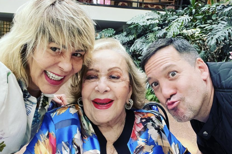 Hospitalizan a Silvia Pinal por Covid-19