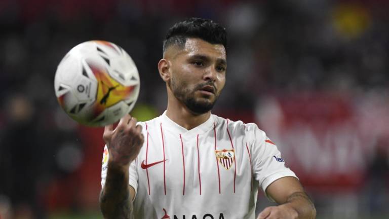 Jesús Manuel “Tecatito” Corona lamenta que el Sevilla no haya pasado del empate sin goles ante el Osasuna.