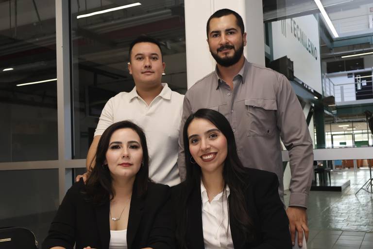 Realizan alumnos del Tecmilenio Culiacán la firma de títulos y grados académicos