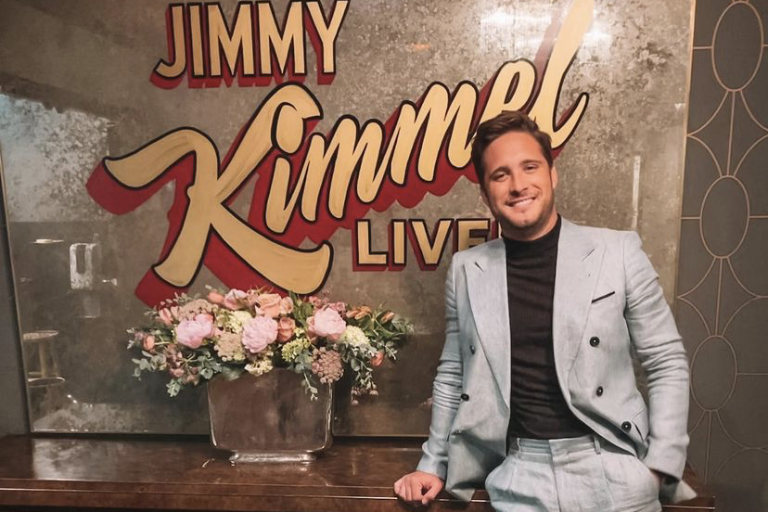 Diego Boneta habla con Jimmy Kimmel sobre Luis Miguel