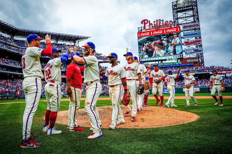 Filis barren a Yanquis; ponen récord en .500