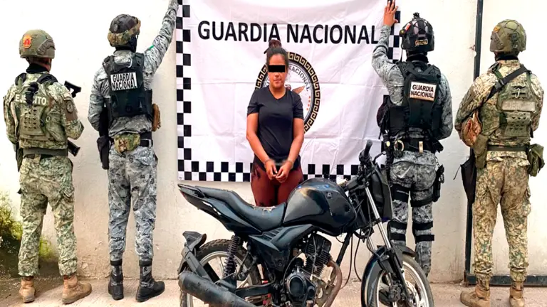 Una mujer fue detenida por elementos de las fuerzas armadas en La Urraca Nueva, al sur de Mazatlán.