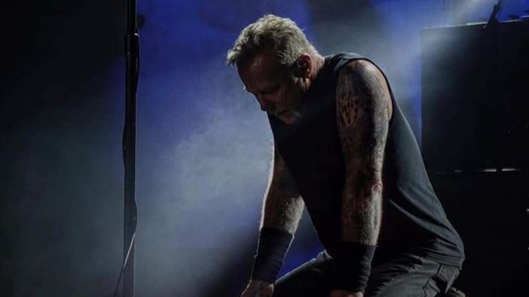 James Hetfield, vocalista de Metallica, se derrumba en pleno concierto
